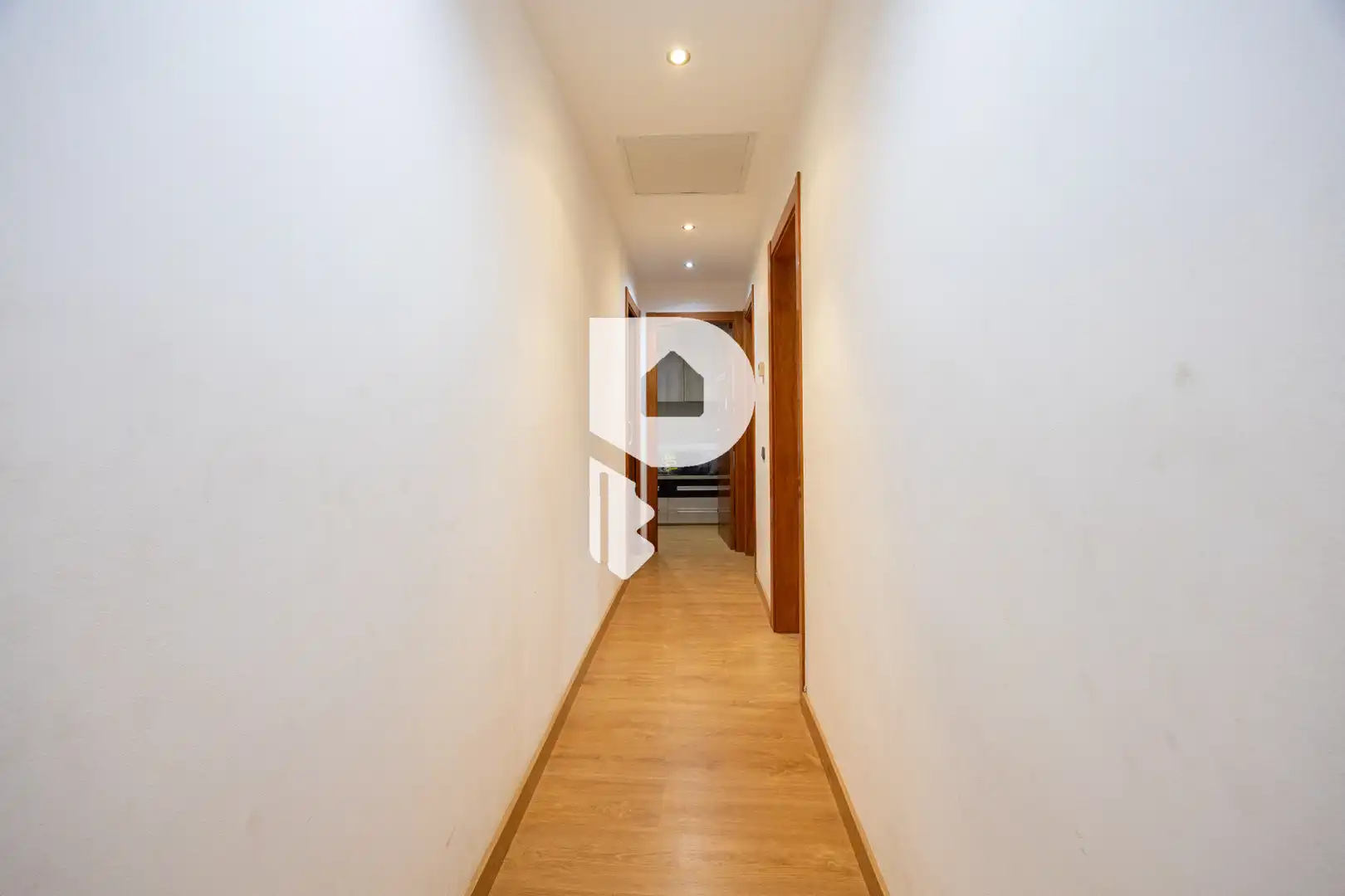 Wohnung zum Verkauf in Sant Vicenç Dels Horts mit Klimaanlage, Heizung und Parkett