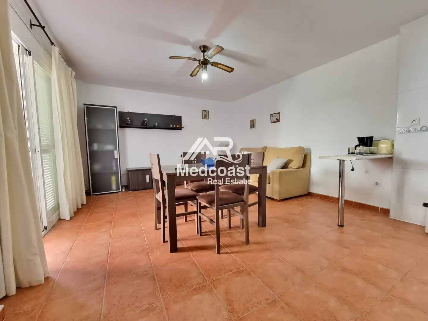 Sala de estar de Piso de alquiler en Vera con Terraza, Piscina y Amueblado