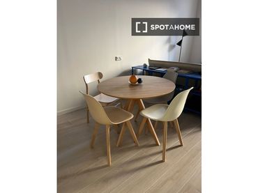 Appartamento con balcone in affitto a Eixample
