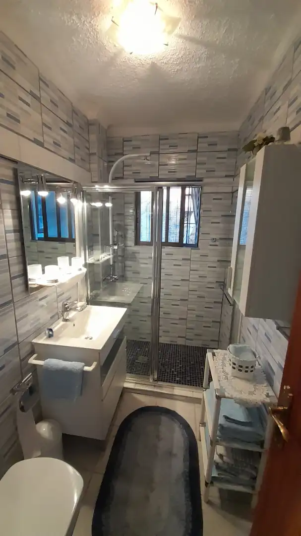 Bany de Casa o xalet en venda en Vélez-Málaga amb Aire condicionat, Calefacció i Jardí privat