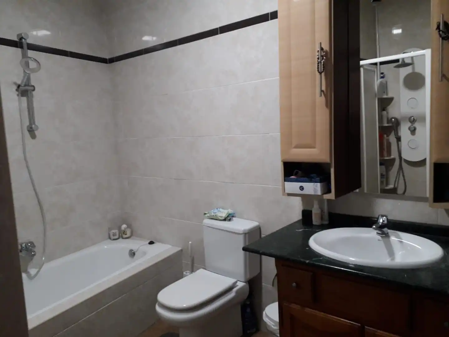 Bany de Casa o xalet en venda en Coín amb Aire condicionat, Terrassa i Moblat