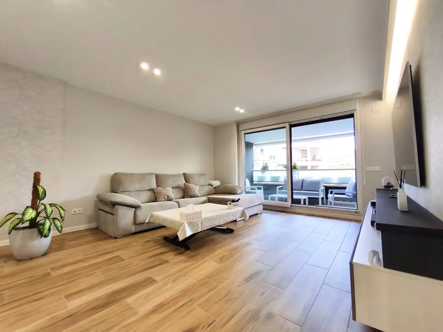 Wohnzimmer von Wohnung zum Verkauf in  Logroño mit Heizung, Privatgarten und Parkett