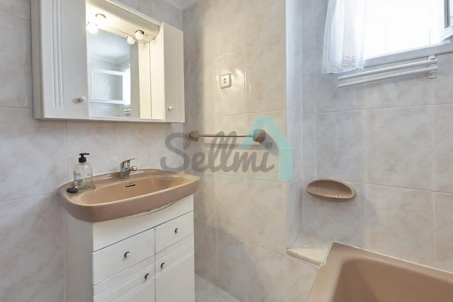 Bathroom of Flat for rent in Gijón   with Furnished