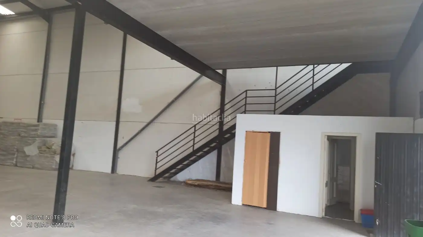 Industrial building to rent in Calle del Cobalto 43