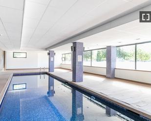 Piscina de Pis de lloguer en L'Hospitalet de Llobregat amb Aire condicionat, Calefacció i Moblat