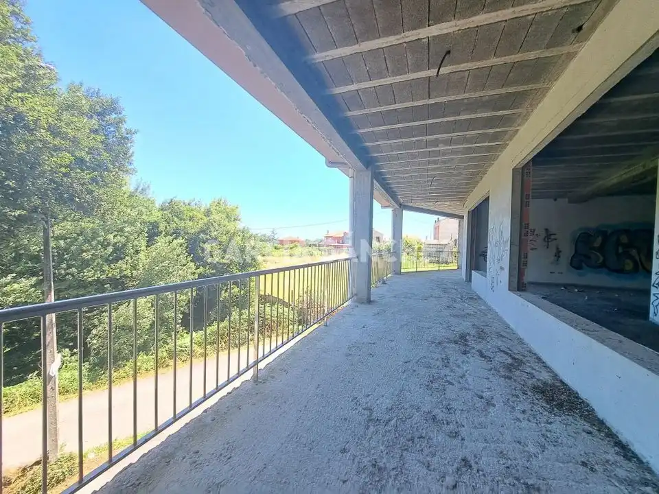 Gewerbefläche zum Verkauf in Calle Cimadevila, imagen 2