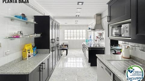 Foto 3 de Casa adosada en venda a Montgrí, Empuriabrava