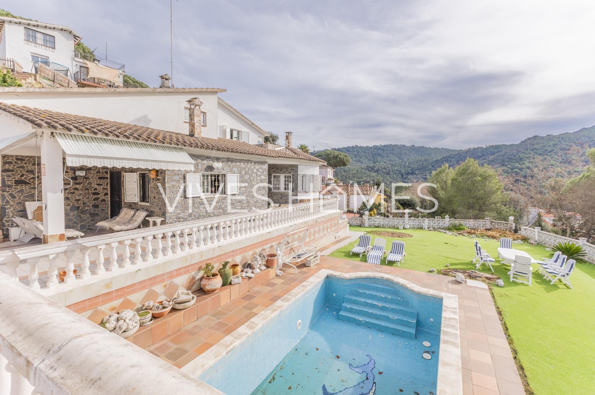 Vista exterior de Casa o xalet en venda en Argentona amb Aire condicionat, Calefacció i Jardí privat