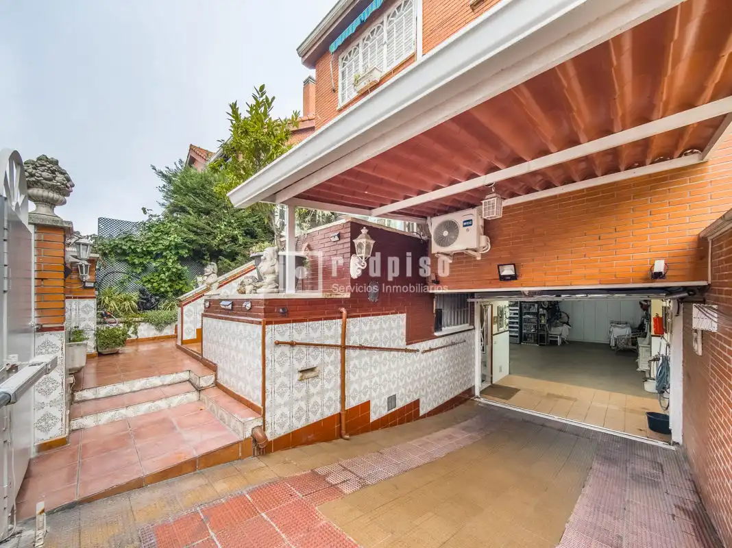 Vista exterior de Casa o chalet en venta en Alcorcón con Aire acondicionado, Calefacción y Jardín privado