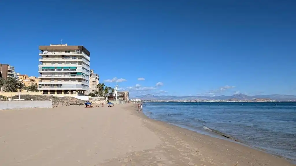Vista exterior de Apartamento en venta en Elche / Elx con Aire acondicionado, Terraza y Amueblado