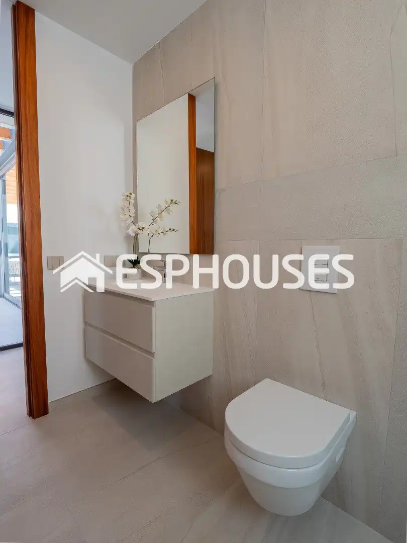 Bathroom of Houses for sale in Finestrat  with Air Conditioner, Terrace and Swimming Pool