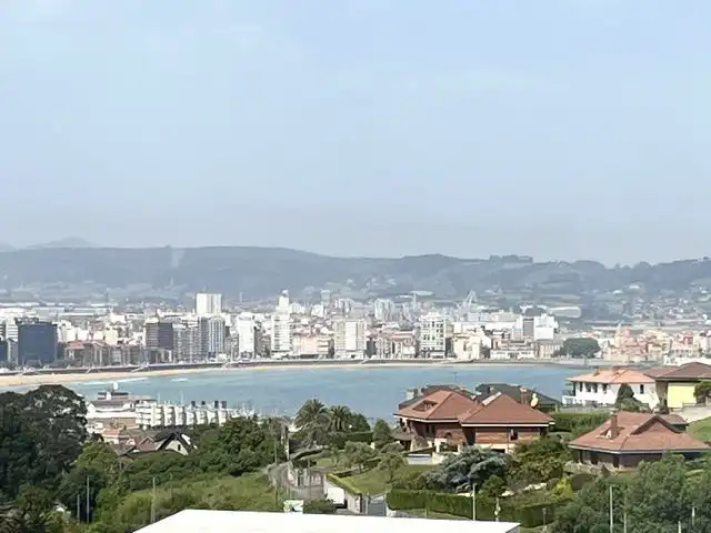 Vista exterior de Casa o xalet en venda en Gijón  amb Calefacció i Terrassa