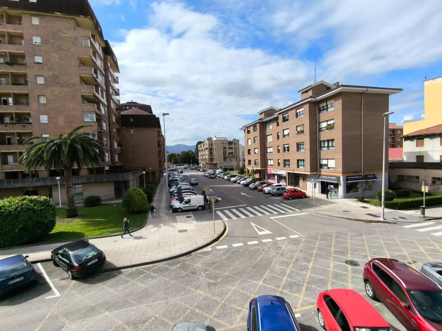 Vista exterior de Pis en venda en Torrelavega  amb Terrassa i Balcó