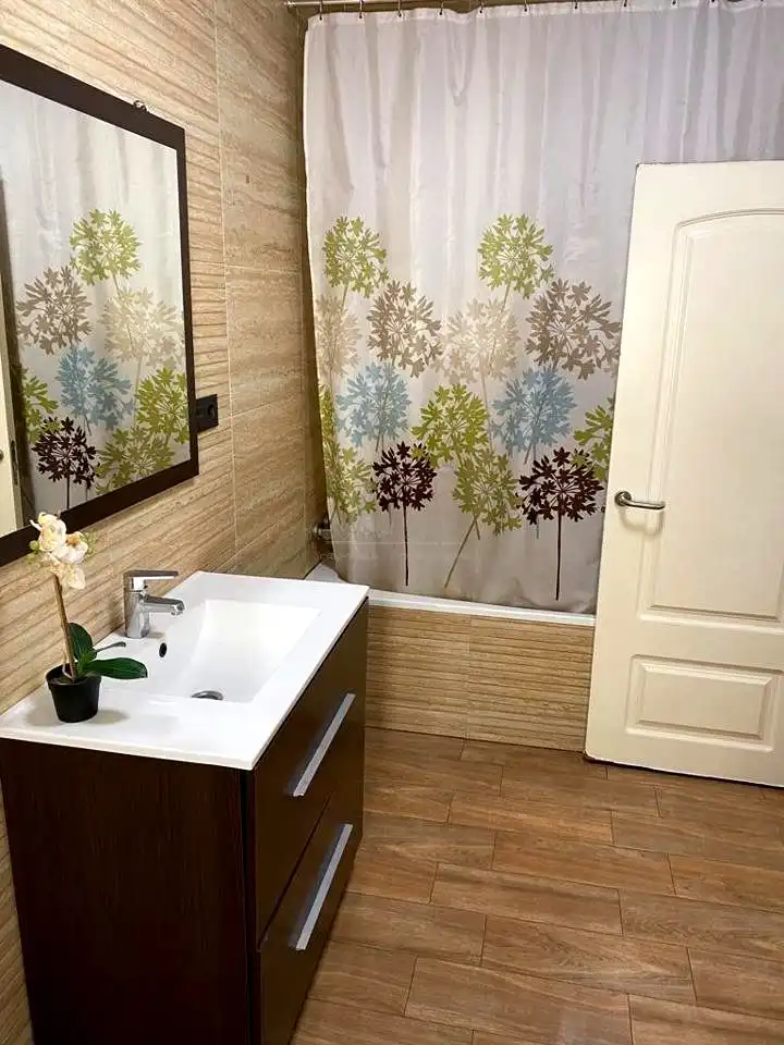 Bany de Casa o xalet en venda en San Roque amb Jardí privat, Terrassa i Traster