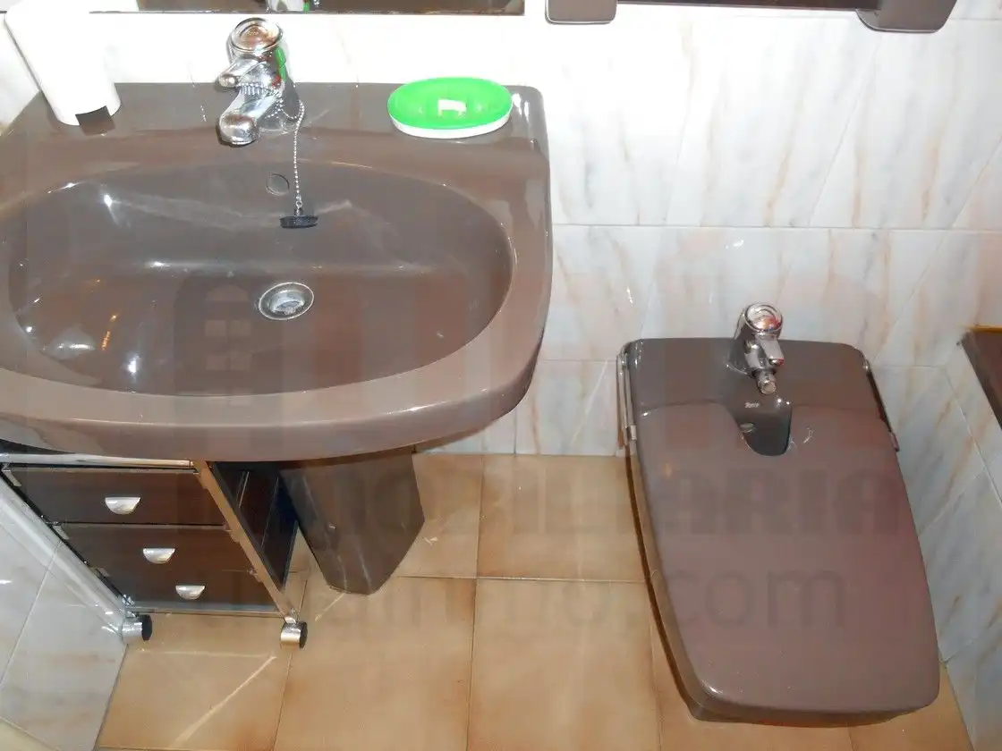 Bathroom of Apartments for rent in Oviedo   with Heating, Terrace and Washing machine