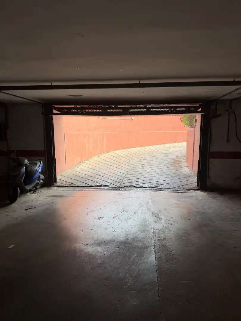 Parking de Piso en venta en La Línea de la Concepción con Aire acondicionado, Terraza y Amueblado