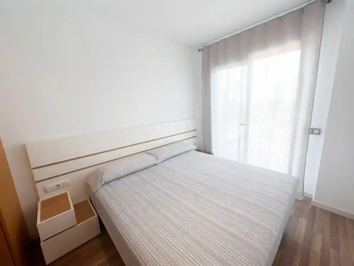 Dormitori de Pis en venda en Girona Capital amb Aire condicionat i Balcó