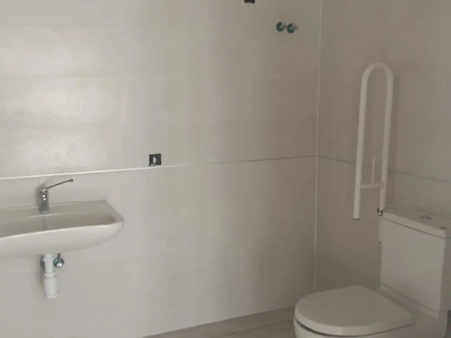 Bathroom of Commercial properties for rent in Trujillo, Cáceres