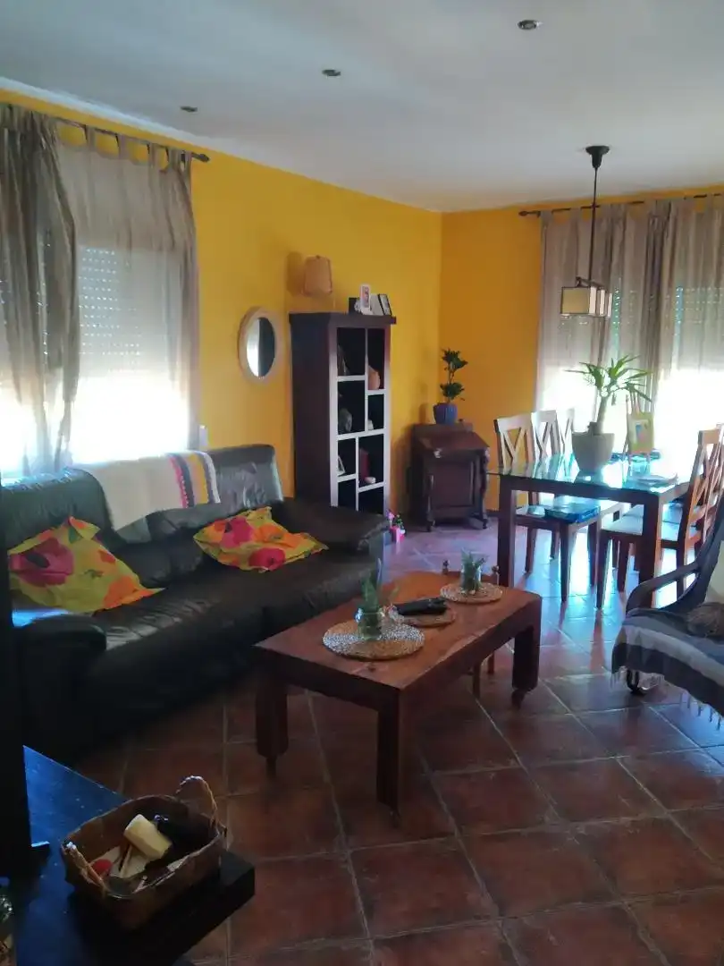 Sala d'estar de Casa o xalet en venda en L'Escala amb Balcó
