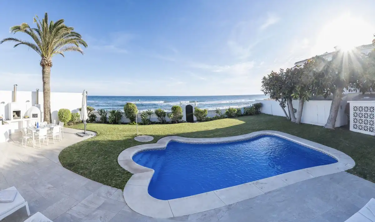 Piscina de Casa o chalet en venta en Marbella con Aire acondicionado, Jardín privado y Terraza