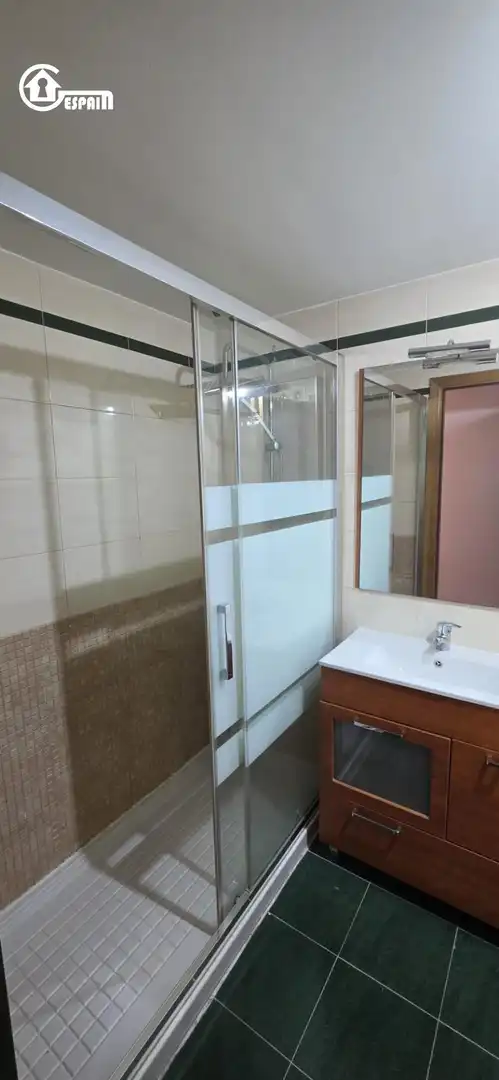 Badezimmer von Wohnung zum Verkauf in Madrid mit Klimaanlage, Heizung und Privatgarten