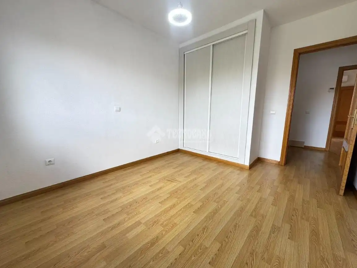 Bedroom of Flat for sale in Ontígola  with Air Conditioner and Heating