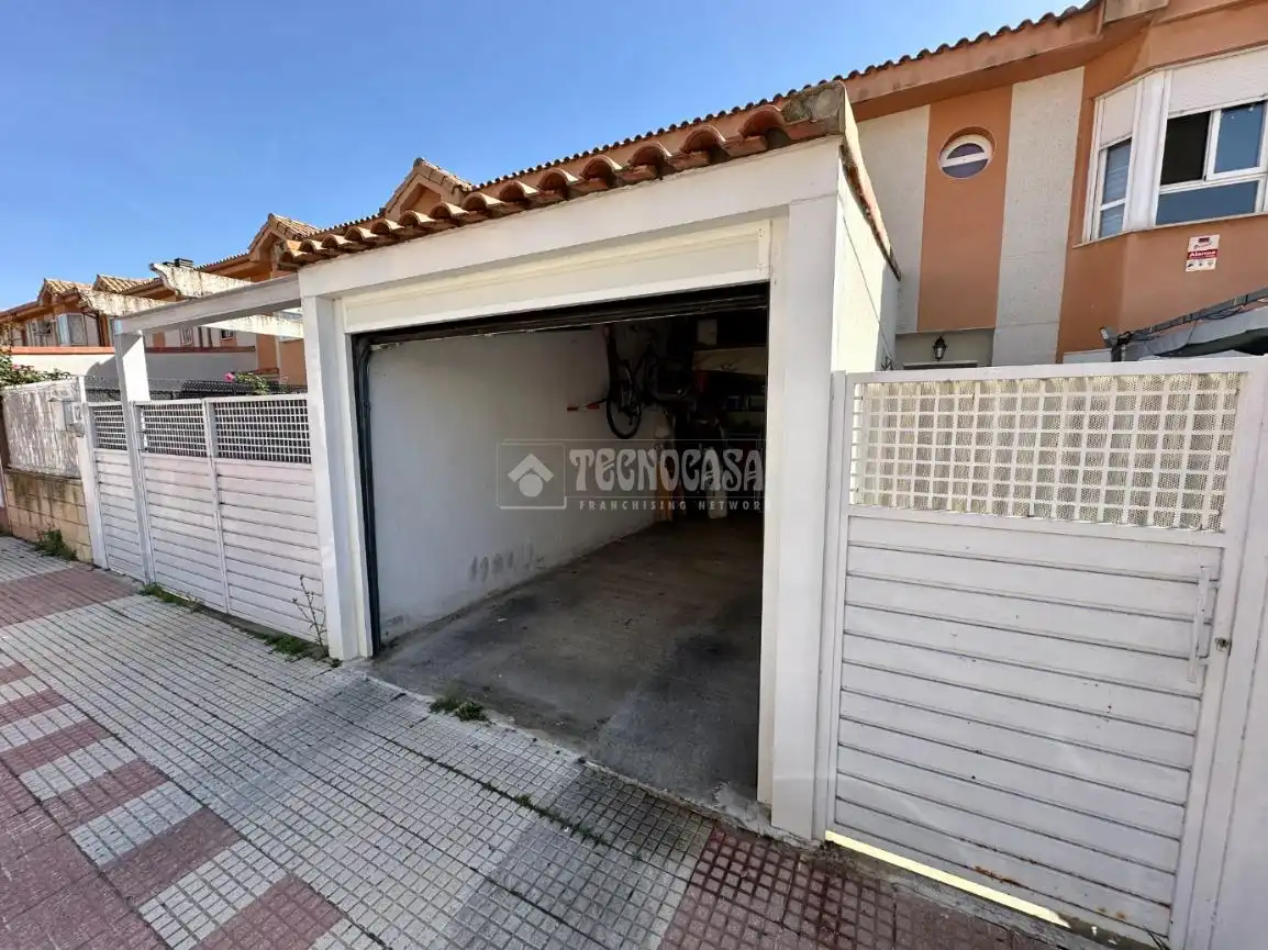 Parking de Casa adosada en venta en Fontanar con Calefacción