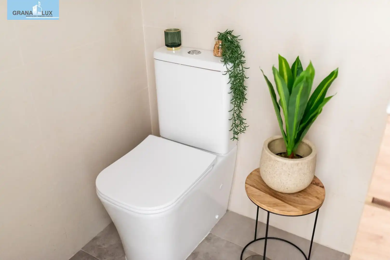 Bathroom of Study for sale in Granada  with Air Conditioner, Heating and Furnished