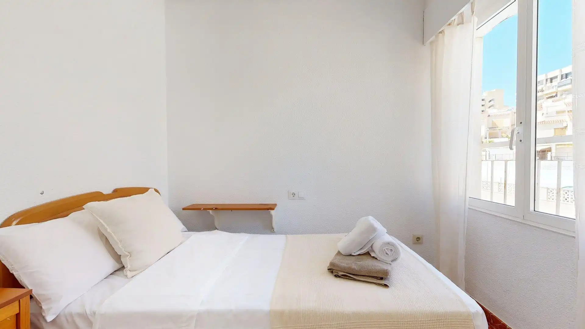 Dormitori de Apartament de lloguer en Elche / Elx amb Aire condicionat, Jardí privat i Terrassa