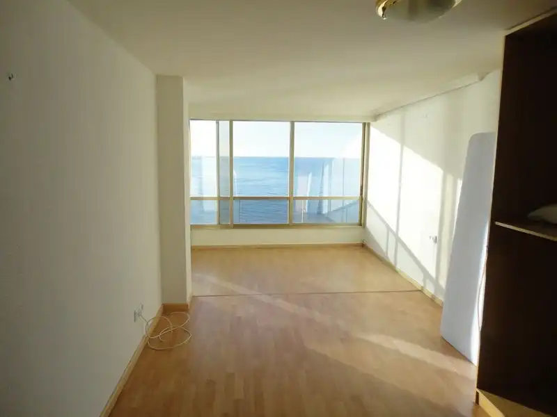 Sala d'estar de Pis en venda en Benidorm amb Terrassa, Piscina i Piscina comunitària