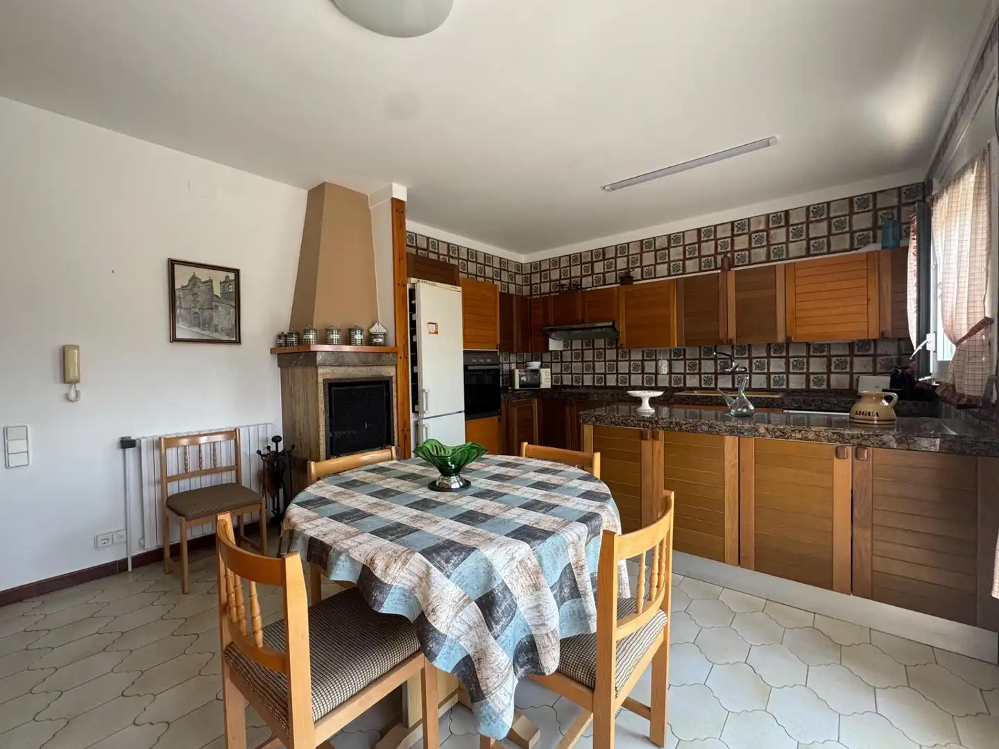 Cuina de Casa o xalet en venda en Cervera amb Calefacció, Jardí privat i Terrassa