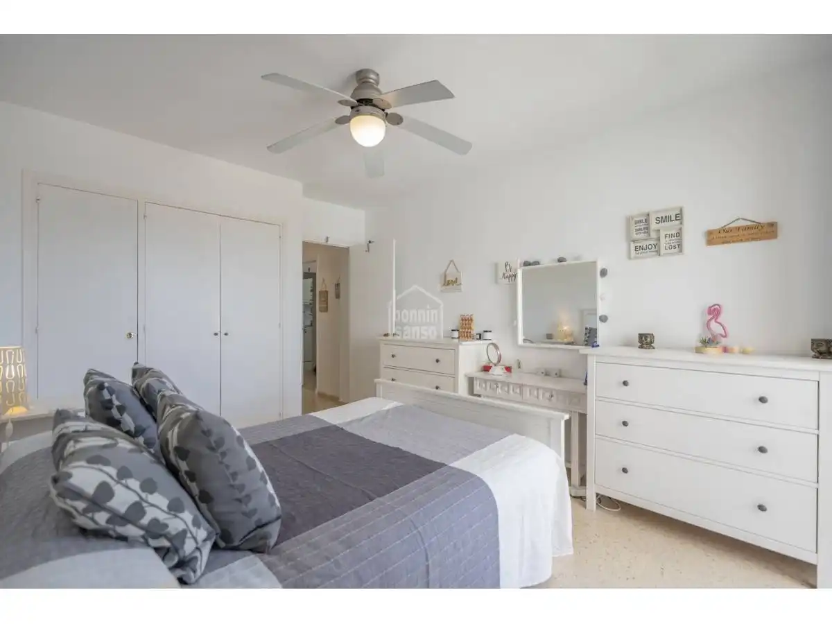Dormitori de Apartament en venda en Es Migjorn Gran amb Terrassa i Moblat