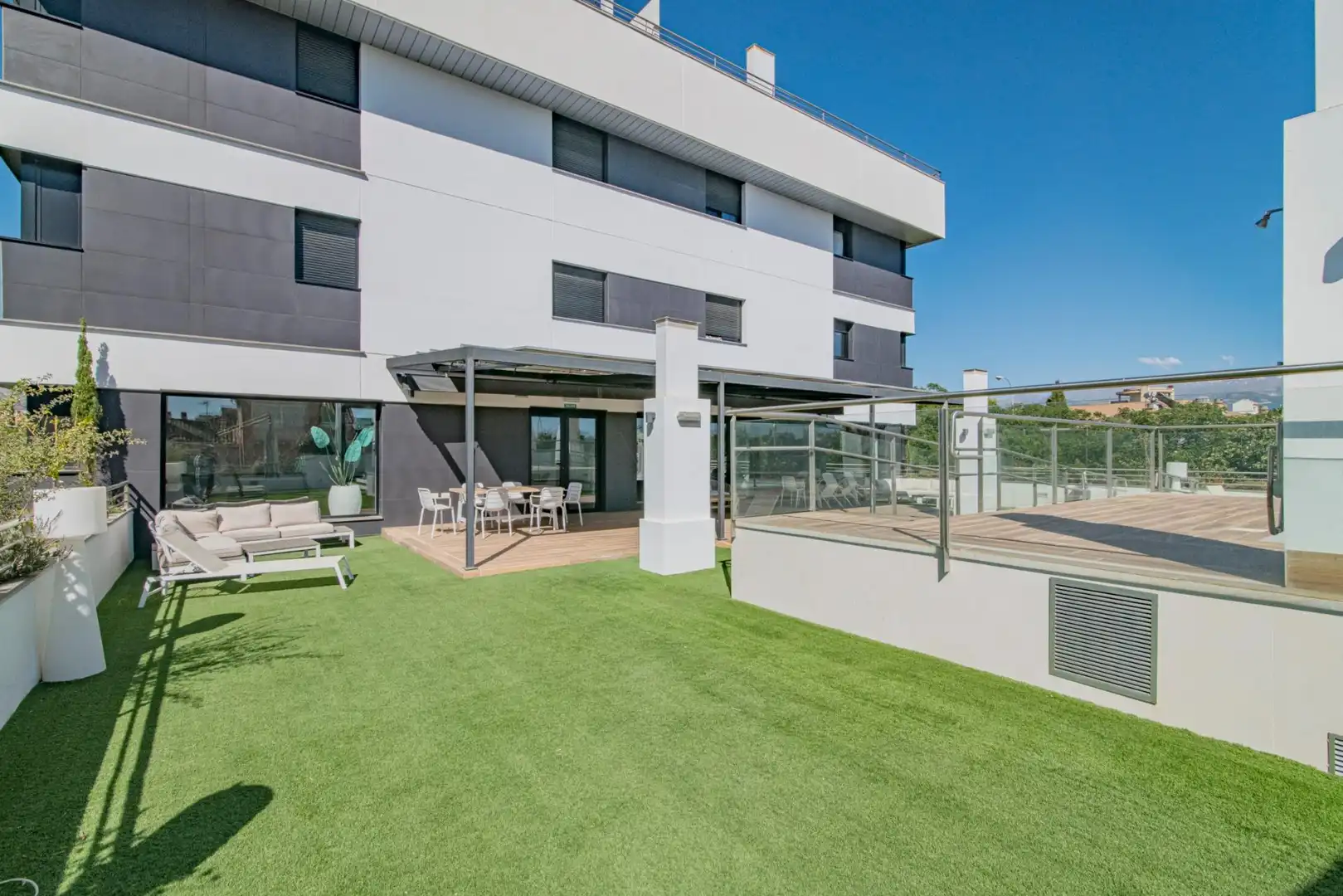 Außenansicht von Wohnungen zur Miete in Granada mit Klimaanlage, Heizung und Terrasse