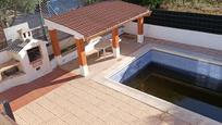 Piscina de Casa o xalet en venda en Casarrubios del Monte amb Aire condicionat, Terrassa i Piscina