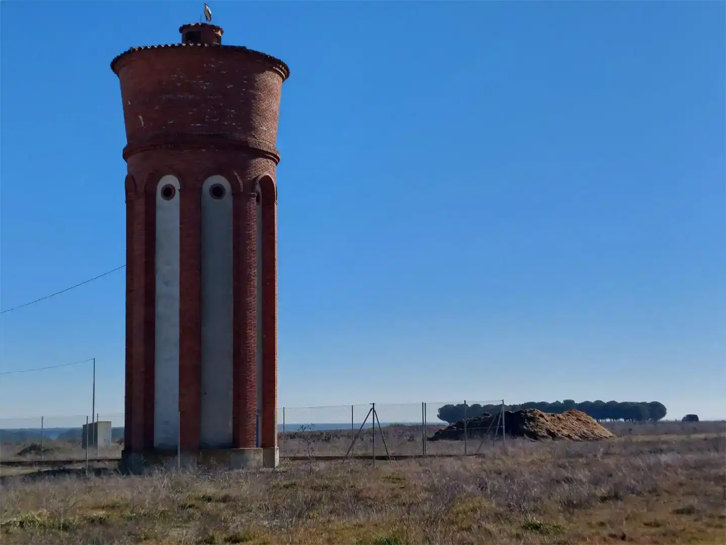 Vista exterior de Casa adosada en venda en Llano de Olmedo amb Jardí privat i Traster