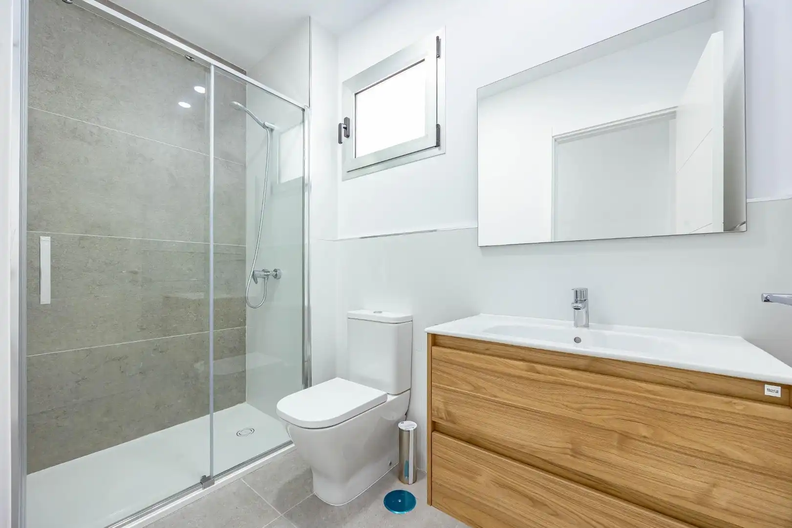 Baño de Piso en venta en Telde con Alarma
