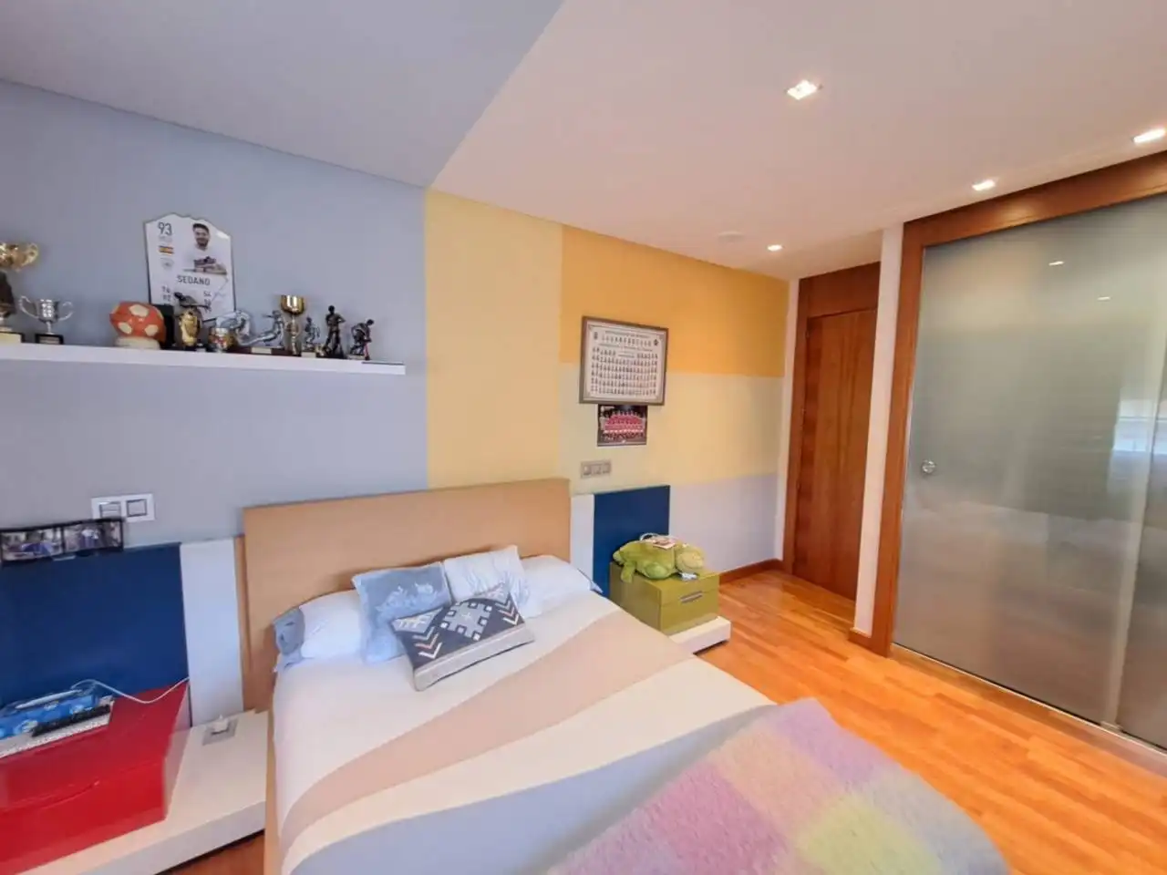Dormitori de Casa adosada en venda en Burgos amb Calefacció, Jardí privat i Parquet