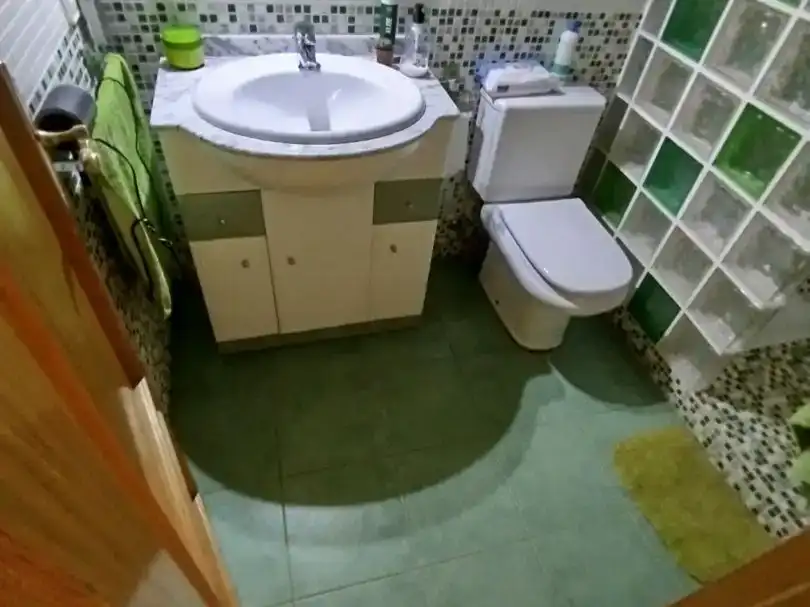 Bany de Pis per a compartir en La Pobla de Vallbona amb Parquet, Moblat i Balcó