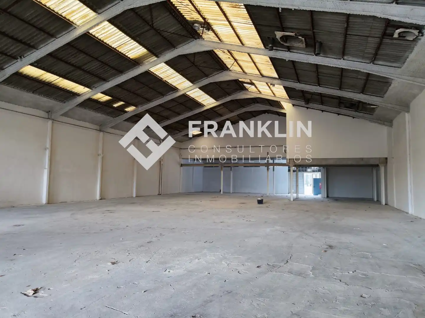 Fabrikhallen zur Miete in Carrer Cantàbria, 13, Parc Central