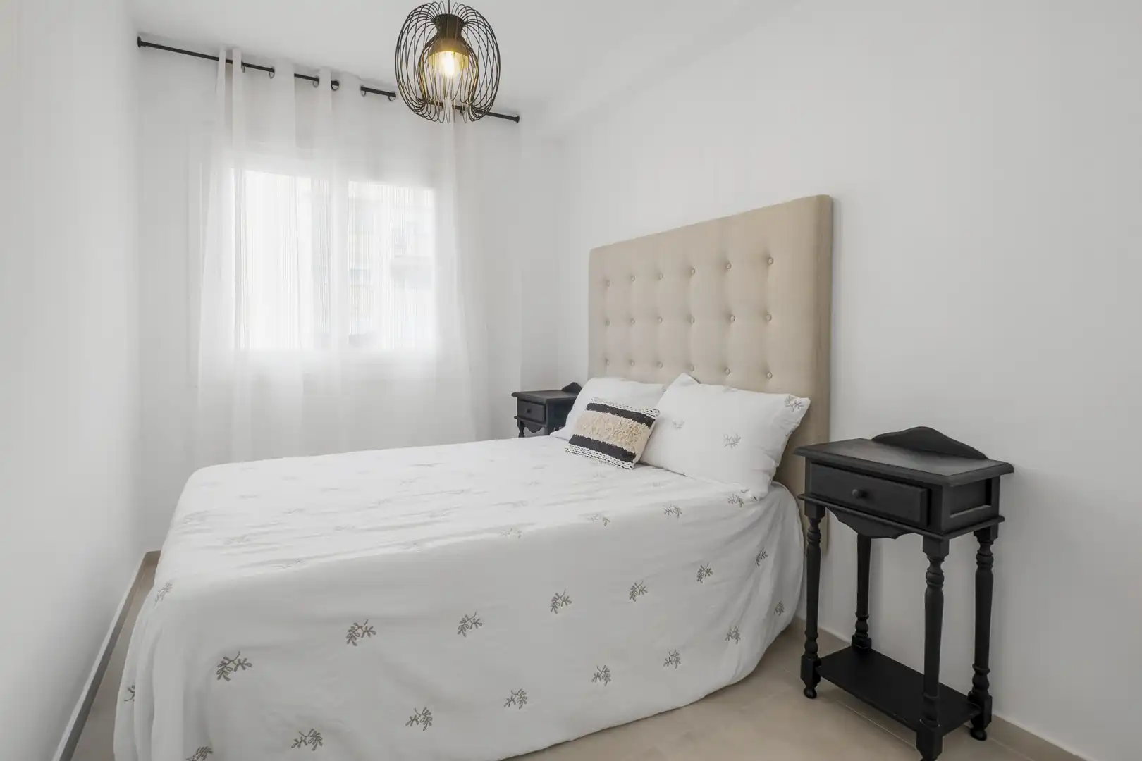 Habitación de Apartamento en venta en Estepona con Aire acondicionado, Terraza y Amueblado