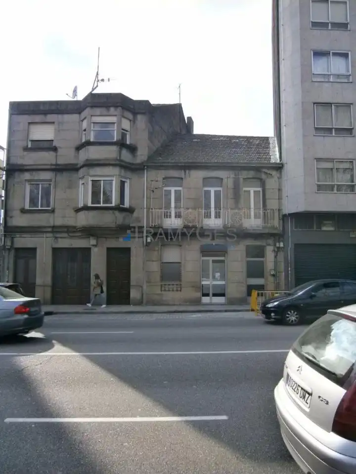 Vista exterior de Casa adosada en venda en Vigo 
