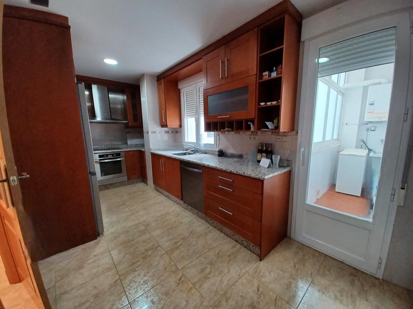 Cocina de Piso en venta en La Roda con Calefacción, Terraza y Trastero
