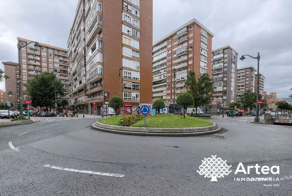Außenansicht von Wohnung zum Verkauf in Bilbao  mit Heizung, Privatgarten und Möbliert