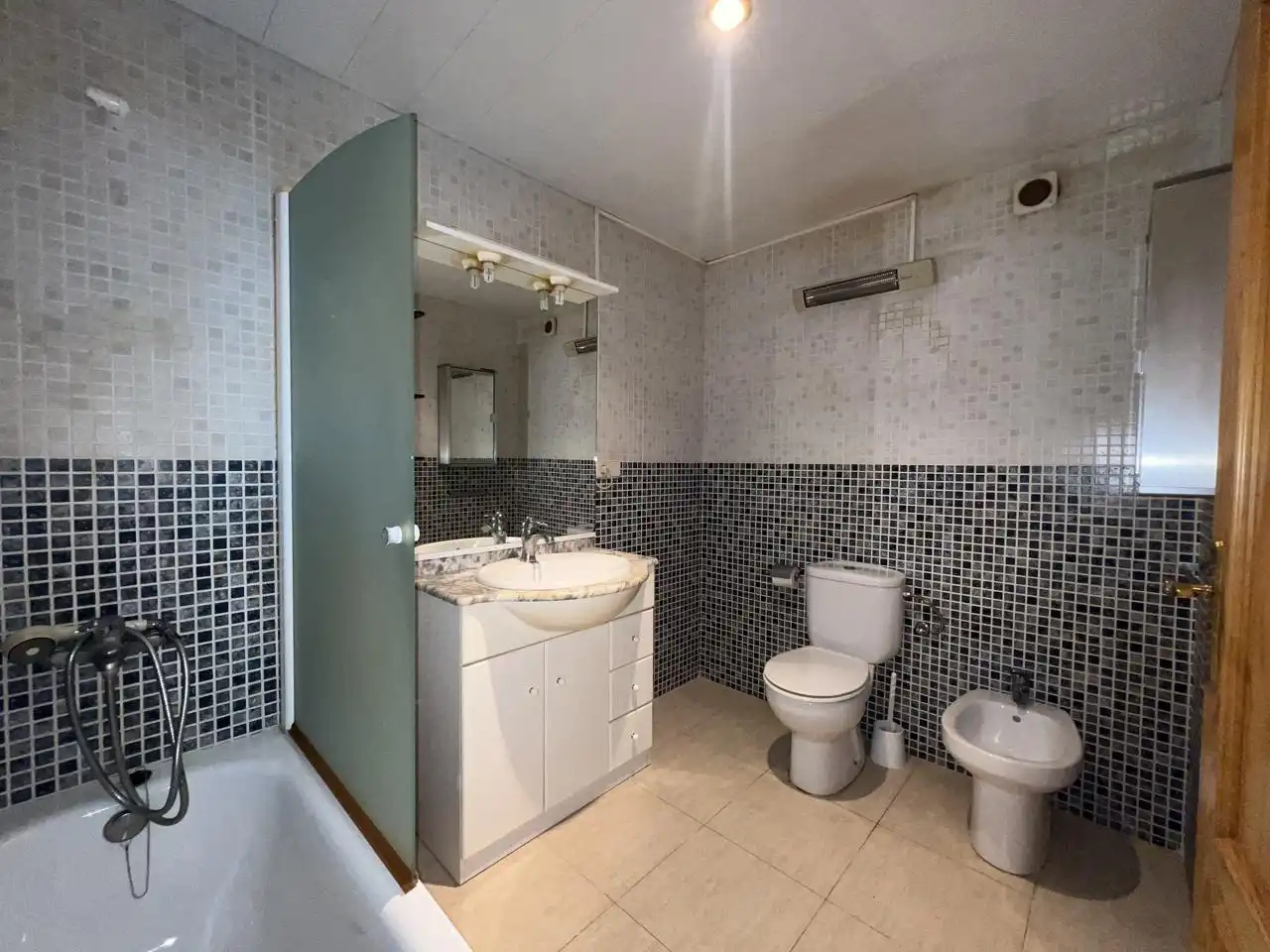 Badezimmer von Wohnung zum Verkauf in L'Ametlla de Mar  mit Klimaanlage, Terrasse und Möbliert