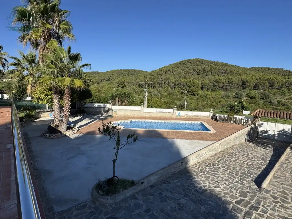 Swimming pool of Houses for sale in Mas Romeu