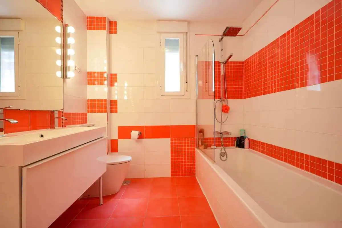 Bathroom of Ground floor for sale in Alcalá de Henares  with Air Conditioner, Heating and Terrace