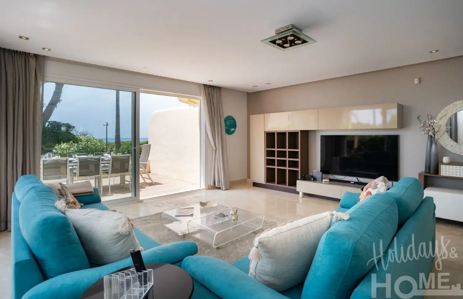 Sala d'estar de Pis de lloguer en Marbella amb Aire condicionat, Jardí privat i Terrassa