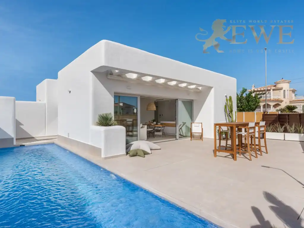 Chalet con piscina en venta en Las Lomas de Rame - Bahía Bella, imagen 2