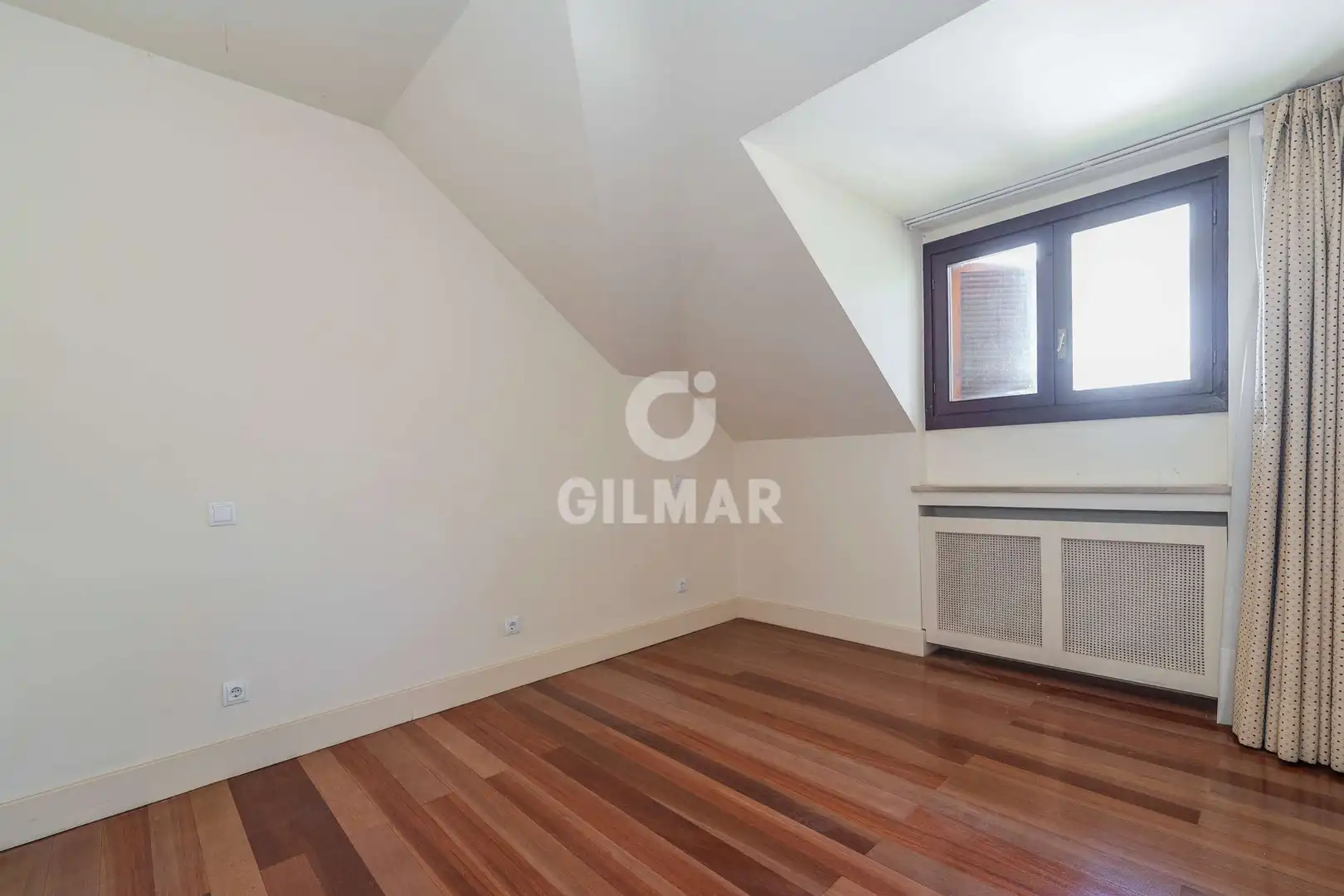 Habitación de Casa o chalet en venta en Pozuelo de Alarcón con Calefacción, Jardín privado y Piscina