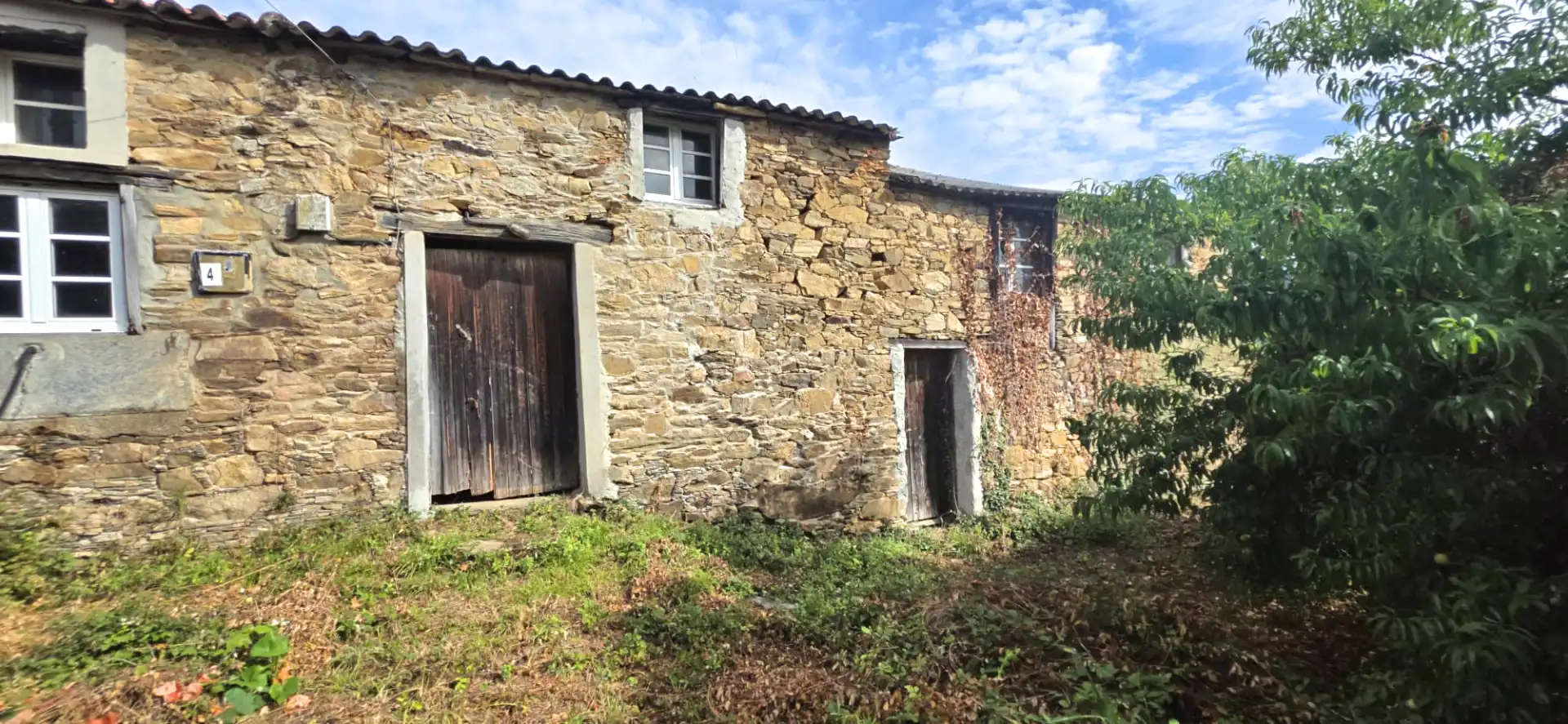 Vista exterior de Finca rústica en venda en Valdoviño amb Jardí privat